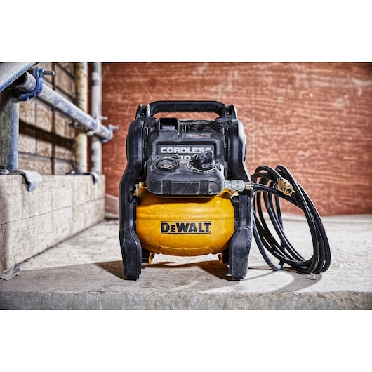 54V XR FLEXVOLT Compressor - 2 X 6Ah