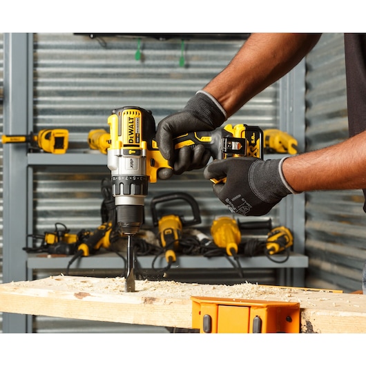 18V XR® Brushless Premium Hammer Drill Driver - 2 x 5Ah