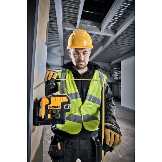 Spot Cross Line Laser measuring on site