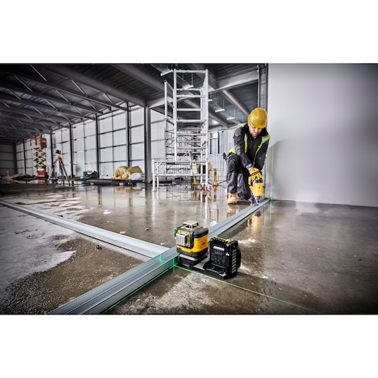 12V / 18V XR® 3 x 360° Cross Green Beam Laser - Bare Tool Only