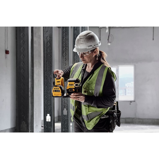 12V / 18V 2-Point and Cross Green Beam Laser Kit - 1 x 2Ah