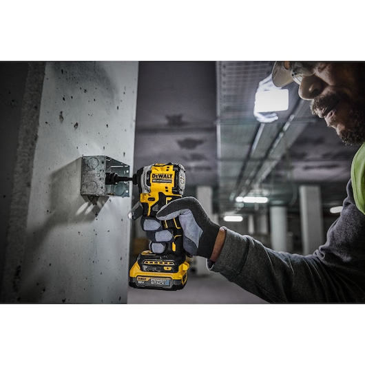 18V XR® Brushless 1/4" Compact Impact Driver - x POWERSTACK™ 1.7Ah