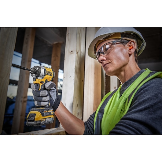 18V XR® Brushless 1/4" Compact Impact Driver - 2 x POWERSTACK™ 1.7Ah