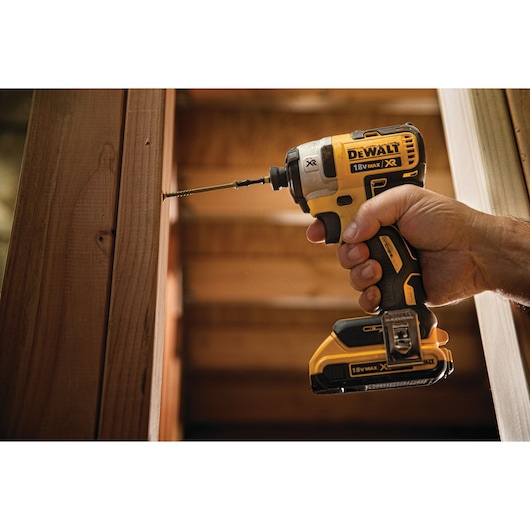 18V XR® Brushless 1/4" Impact Driver - 2 x 2Ah