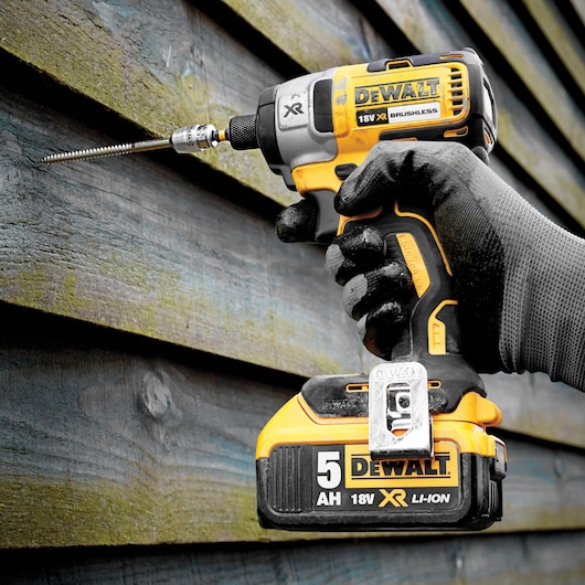 18V XR® Brushless 1/4" Impact Driver - 2 x 5Ah