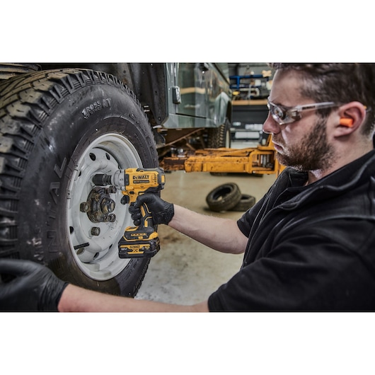 18V XR® Brushless 1/2" Hog Ring Mid Torque Impact Wrench - Bare Tool Only