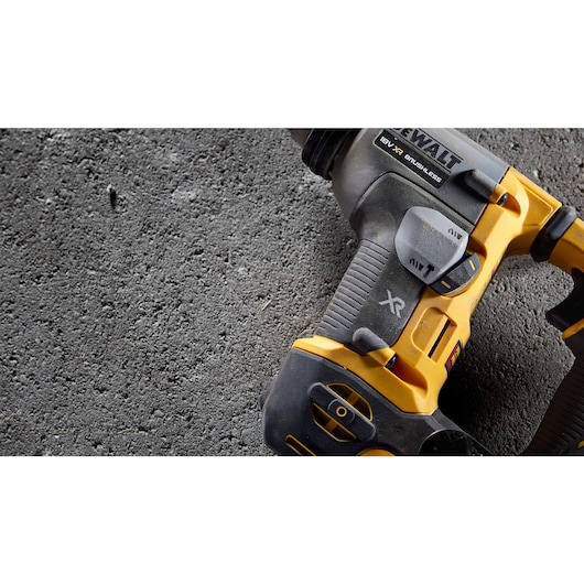 18V XR® Brushless 16mm SDS-plus® Hammer Drill - 2 x 5Ah