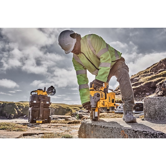 18V XR Brushless 26mm SDS-Plus Hammer Drill - 2 X 5Ah