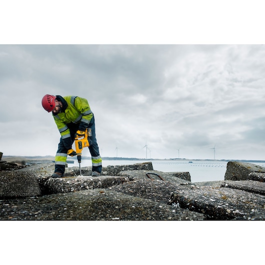 54V XR FLEXVOLT® 40mm SDS-max® Hammer Drill – 2 x 9Ah