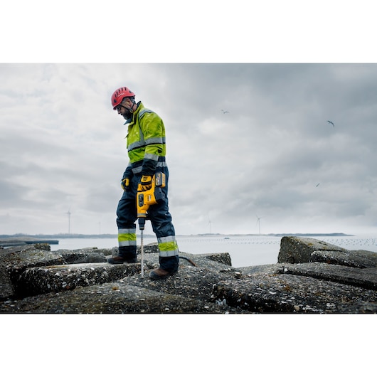 54V XR FLEXVOLT® 40mm SDS-max® Hammer Drill – 2 x 9Ah