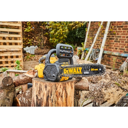 18V XR® 30cm Brushless Compact Chainsaw - 1 x 5Ah