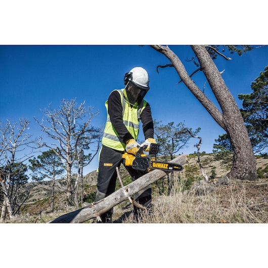 18V XR® 30cm Brushless Compact Chainsaw - 1 x 5Ah