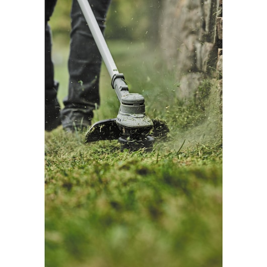 18V XR® Brushless String Trimmer with Folding Shaft - 1 x 5Ah