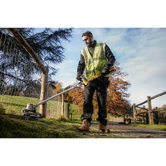 18V XR® Brushless String Trimmer with Folding Shaft - 1 x 5Ah