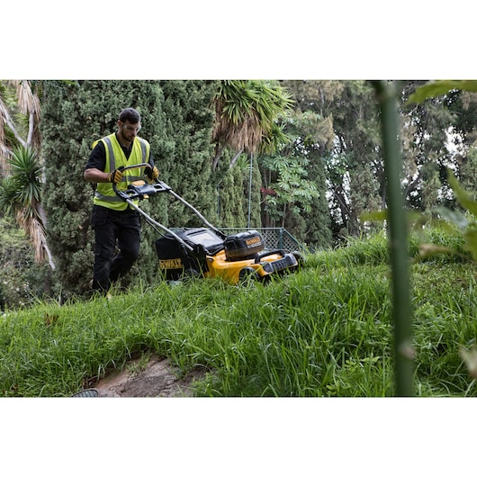 2 X 18V XR Brushless Lawn Mower - Bare Unit