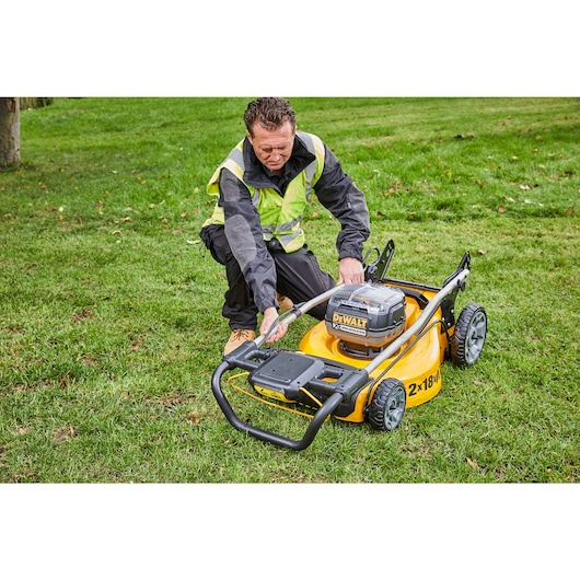 18V XR Brushless Lawn Mower (2 X 5 Ah) (2 PK)