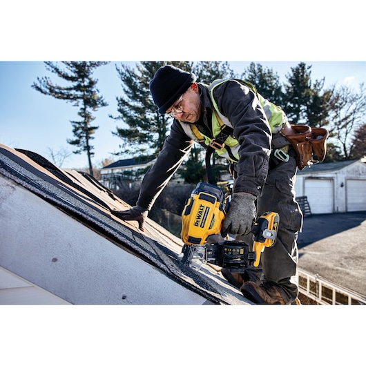 18V XR® Cordless Roofing Nailer - 2 x 2Ah