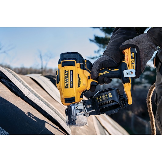 18V XR® Cordless Roofing Nailer - 2 x 2Ah