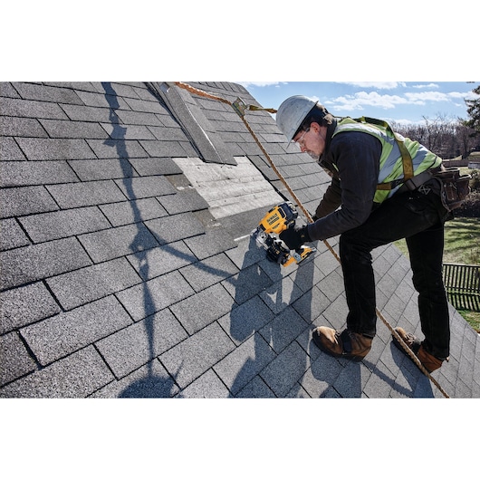 18V XR® Cordless Roofing Nailer - 2 x 2Ah