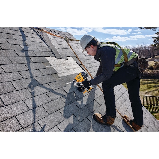 18V XR® Cordless Roofing Nailer - 2 x 2Ah