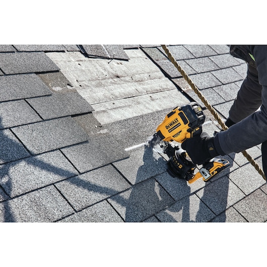 18V XR® Cordless Roofing Nailer - 2 x 2Ah