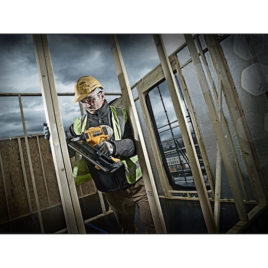 18V XR Brushless Framing Nailer - 2 X 5Ah