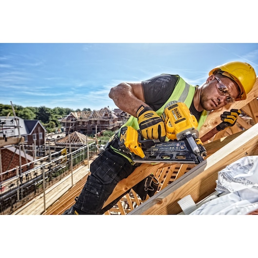 18V XR Brushless Framing Nailer - 2 X 5Ah