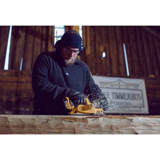 18V XR® Brushless Planer - 2 x 5Ah