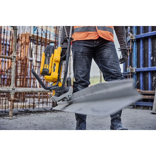 Powershift Screed with L shaped beam being lifted by construction worker