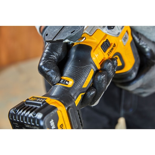 18V XR® Brushless Body Grip Jigsaw - 2 x 5Ah