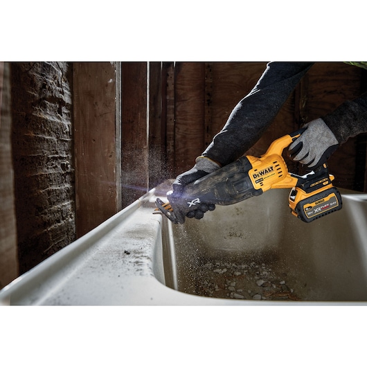 18V XR® Brushless Reciprocating Saw with FLEXVOLT® ADVANTAGE™ - Bare Tool Only