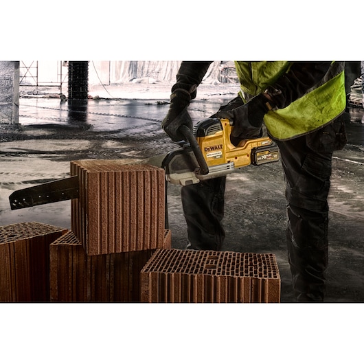 54V XR FLEXVOLT 430mm Alligator Saw - 2 X 6Ah