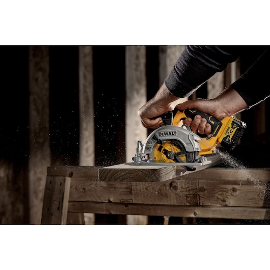 12V XR® Brushless 140mm Circular Saw - Bare Tool Only