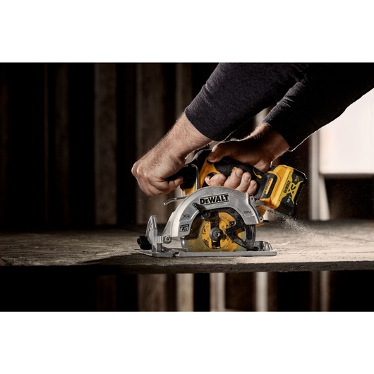 12V XR Brushless 140 mm Circular Saw - Tool Only