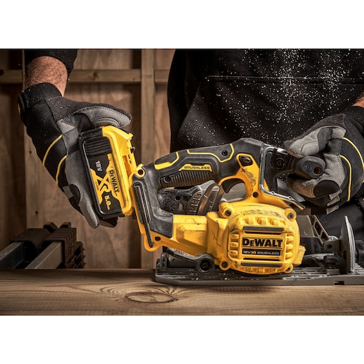 18V XR® Brushless 165mm Circular Saw - 2 x 5Ah