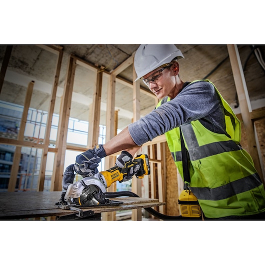 18V XR® Brushless 115mm Compact Circular Saw - 1 x POWERSTACK™