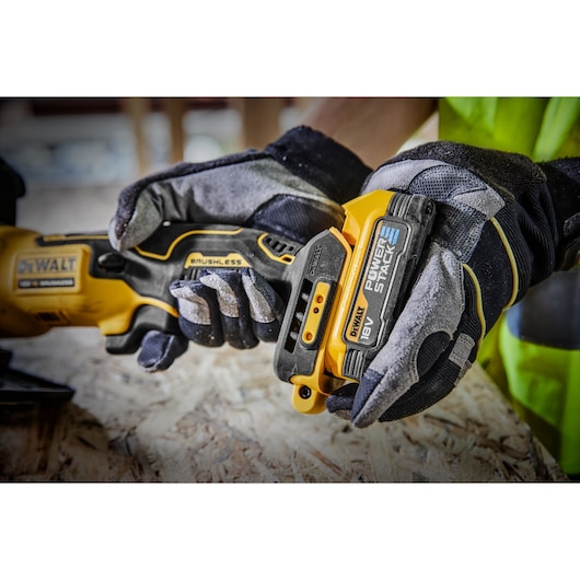 18V XR® Brushless 115mm Compact Circular Saw - 1 x POWERSTACK™