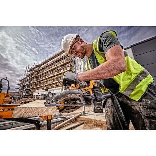 54V XR FLEXVOLT 190 mm High Torque Circular Saw - 2 x 6Ah