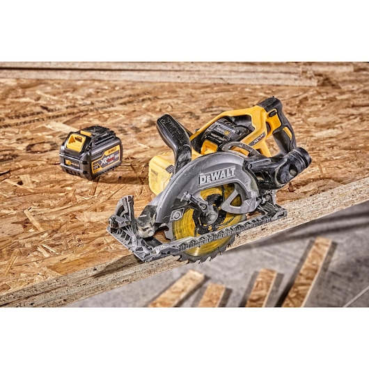 54V XR FLEXVOLT 190 mm High Torque Circular Saw - 2 x 6Ah