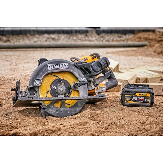 54V XR FLEXVOLT 190 mm High Torque Circular Saw - 2 x 6Ah