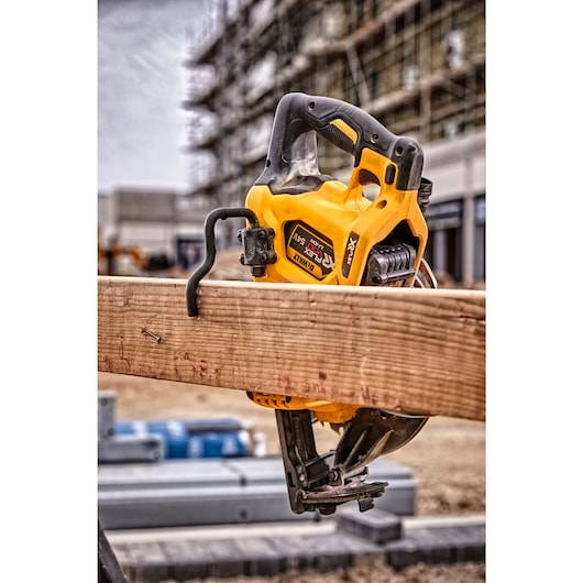 54V XR FLEXVOLT 190 mm High Torque Circular Saw - 2 x 6Ah