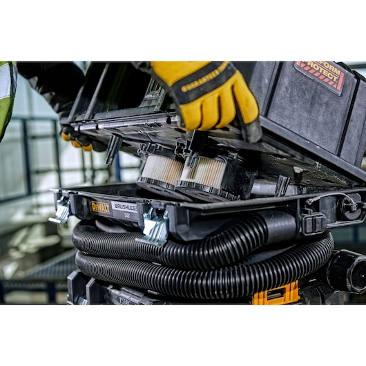 54V XR FLEXVOLT® M-Class Wet/Dry Dust Extractor - 2 x 6Ah