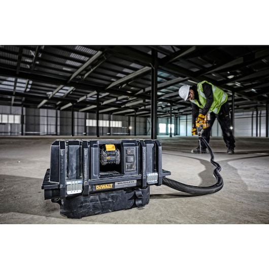 54V XR FLEXVOLT® M-Class Wet/Dry Dust Extractor - 2 x 6Ah