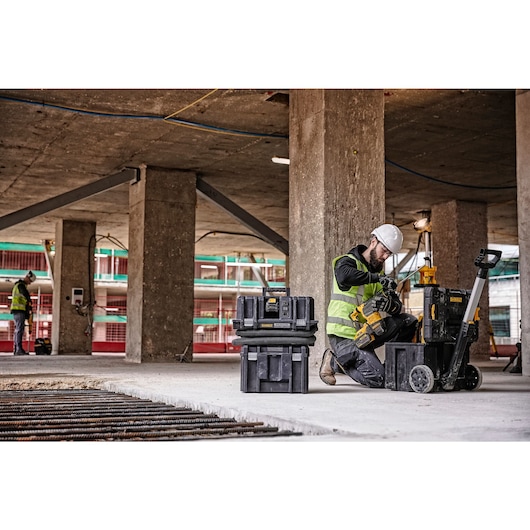 54V XR FLEXVOLT® M-Class Wet/Dry Dust Extractor - 2 x 6Ah