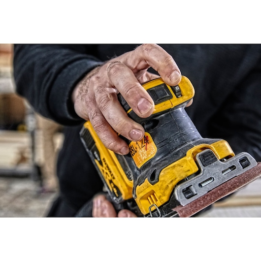 18V XR® Brushless 1/4 Sheet Sander - Bare Tool Only