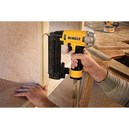 18Ga Pneumatic Nailer with Precision Point™