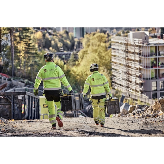 TOUGHSYSTEM 2.0 - DS400 side view carried by two construction workers